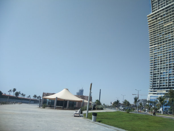 带花园的建筑物前帐篷景观图片下载