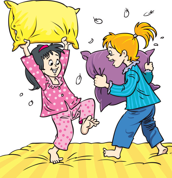 小女孩在睡衣派对上玩枕头大战插图图片下载