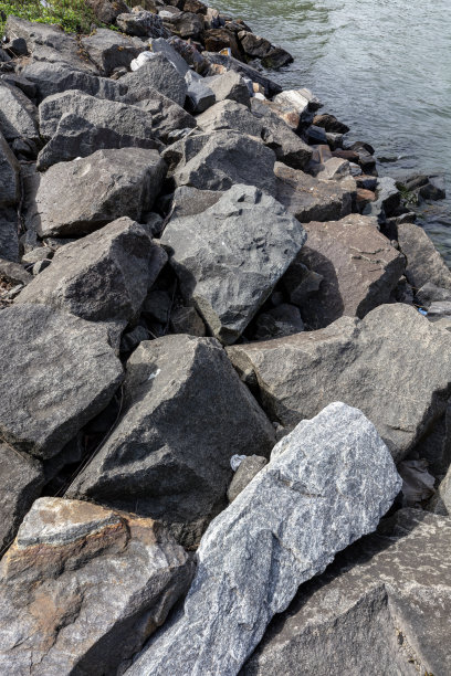 河边的岩石图片下载