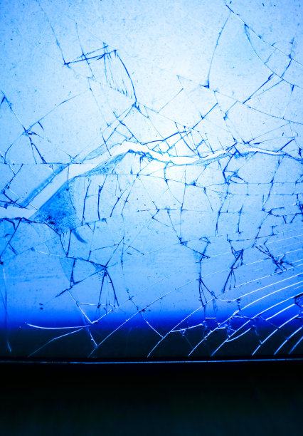 蓝色的破碎玻璃图片下载