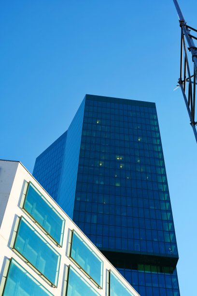 瑞士苏黎世市。Prime Tower现代玻璃高层办公大楼。低角度，晴夏日，无人图片下载