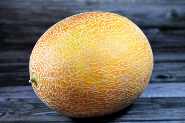 甜瓜，甜瓜或甜瓜，一种已经发展成许多栽培品种的黄瓜。水果是一种水果。果肉或甜或淡，有或没有麝香的香气图片下载