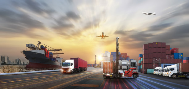 工业集装箱货运船，叉车搬运集装箱箱装载为物流进出口和运输行业的概念图片下载