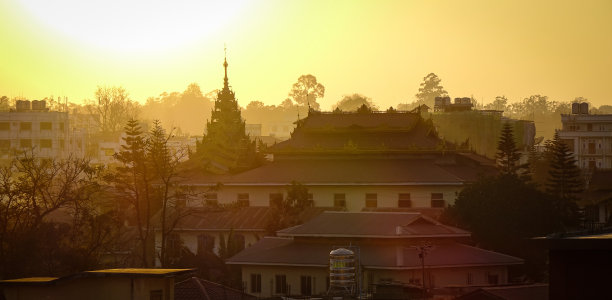 缅甸宾乌伦市中心的日落图片下载