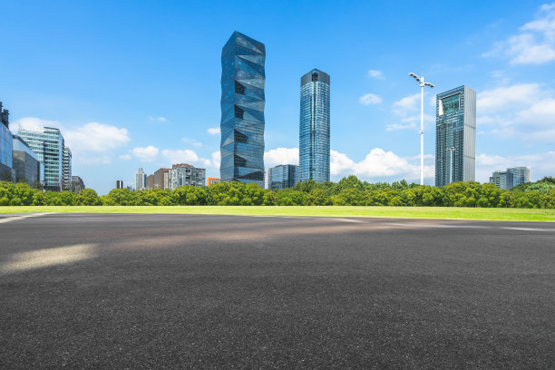 以城市景观为背景的城市交通道路图片下载