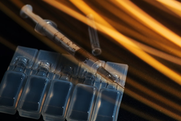 注射器和疫苗小瓶面板图片下载