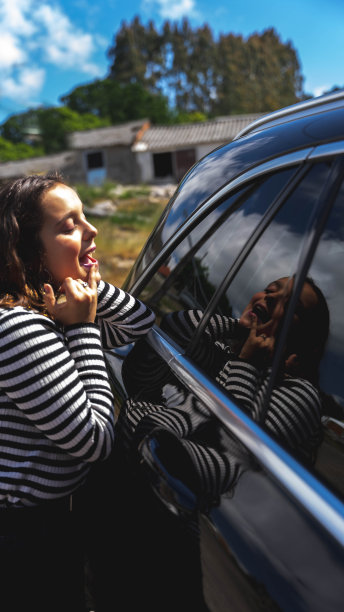 少年的嘴唇图片下载