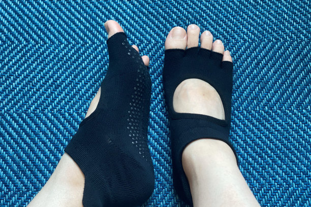 脚穿趾袜图片下载