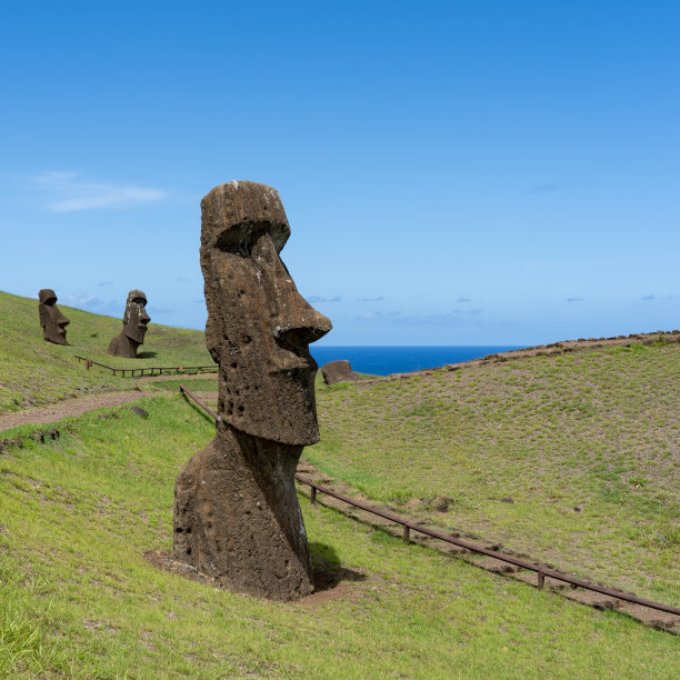 莫艾比罗比罗在智利复活节岛(拉帕努伊岛)的拉诺拉库的特写。图片下载
