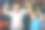 图为，在健身房健身的妇女和女儿正在展示她们的肱二头肌图片下载