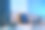 凌乱的办公桌和成堆的文件和文件，在家里的工作室的桌子上图片下载