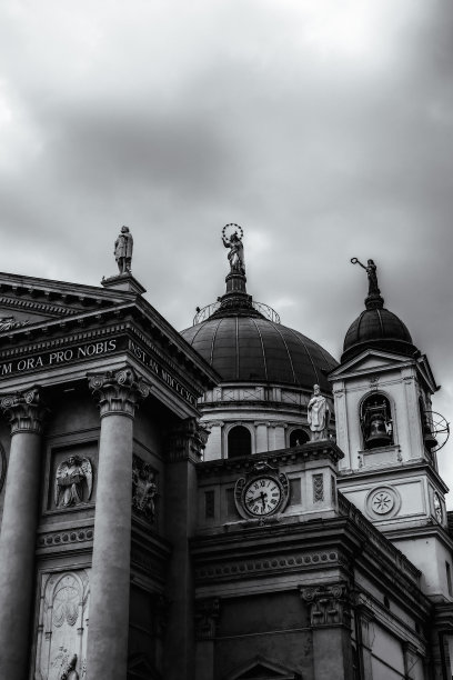 都灵，黑白相间的圣玛利亚大教堂图片下载