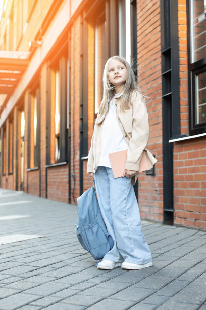 回到学校图片下载