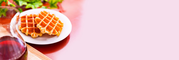 比利时华夫饼在盘子里图片下载