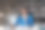 亚洲女商人在晚上工作时喝咖啡图片下载