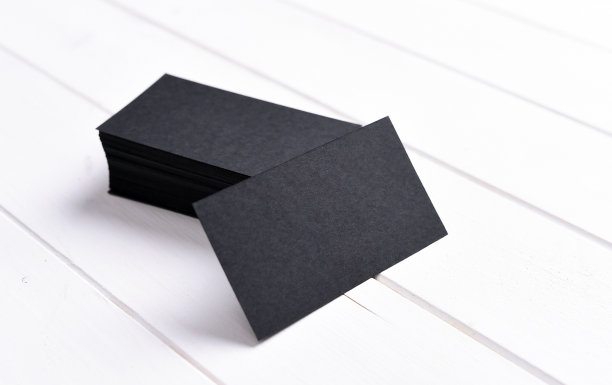 成堆的黑色名片图片下载