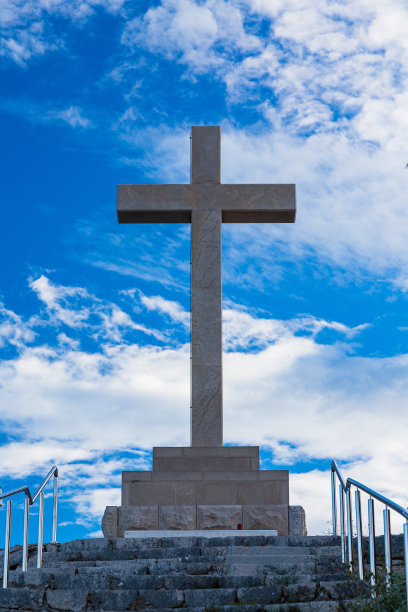 克罗地亚杜布罗夫尼克Srdj山顶上的十字架图片下载