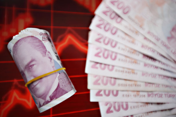 金融概念- 200土耳其里拉票据在红色条形图股票照片图片下载