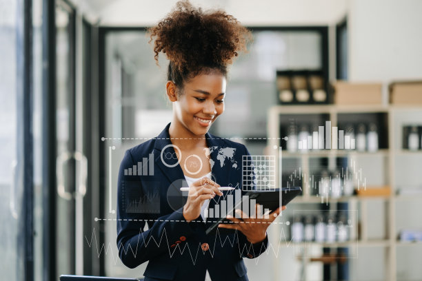 智能和业务分析与关键绩效指标仪表板的概念。作为金融科技概念的创业编程。业务团队会议。专业投资者在办公室的照片图片下载