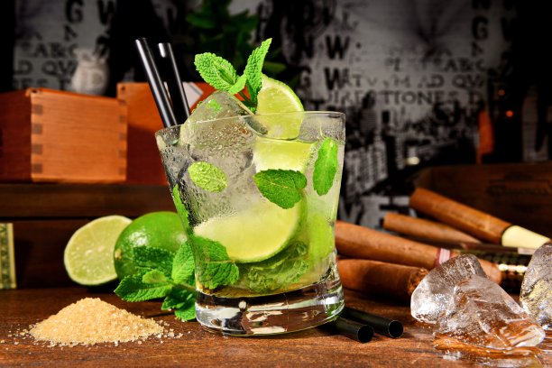 莫吉托鸡尾酒配雪茄图片下载