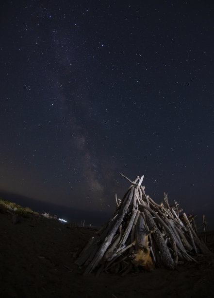 意大利托斯卡纳的Maremma Grosseto，海滩被称为delle capanne Principina，一个mare夜晚的银河照片图片下载