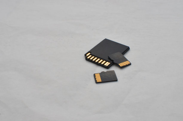 SD卡和microSD卡特写：芯片上的高效存储图片下载