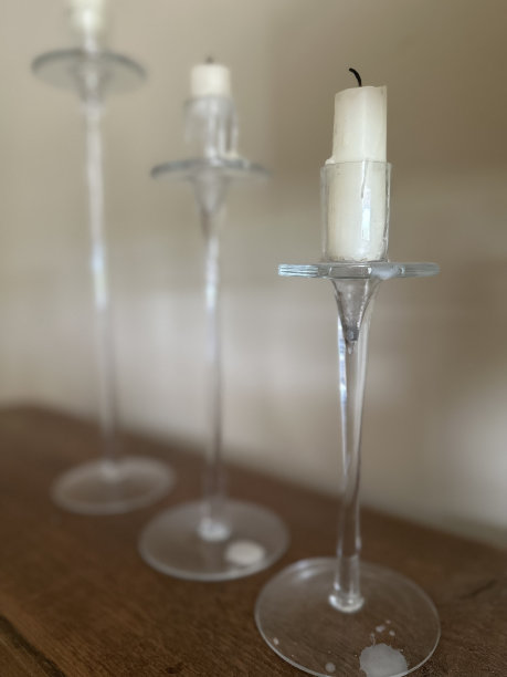 3个玻璃烛台图片下载