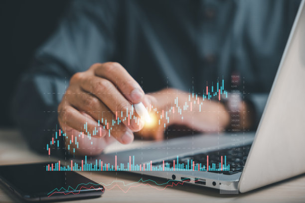 交易者利用技术分析烛台图，做出明智的股票市场交易图片下载