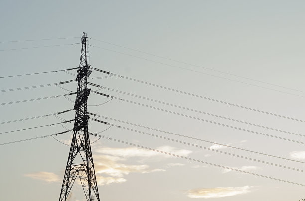 带高压线路的高钢输电塔图片下载