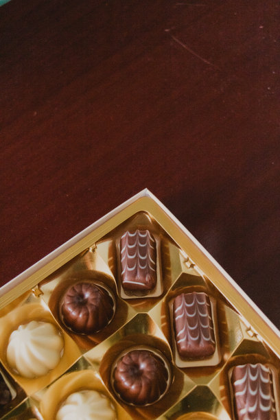 情人节巧克力盒层图片下载