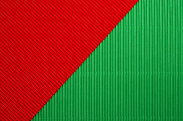 红色和绿色板材工艺瓦楞彩色纸板创意和纸工艺的概念图片下载