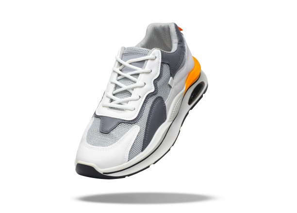 白色的运动鞋孤立在白色的背景上图片下载