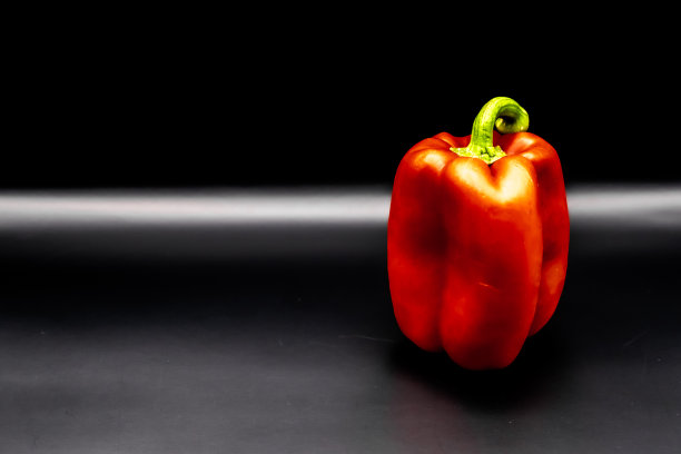 黑底红椒图片下载