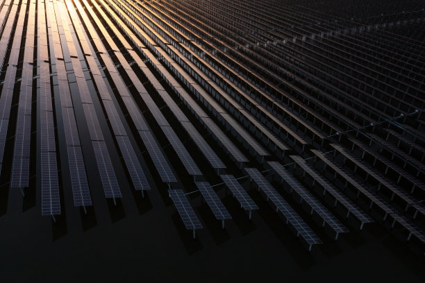 早上无人机拍摄的海上太阳能发电图片下载