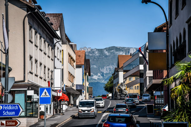 列支敦士登瓦杜兹市中心繁忙的一天图片下载