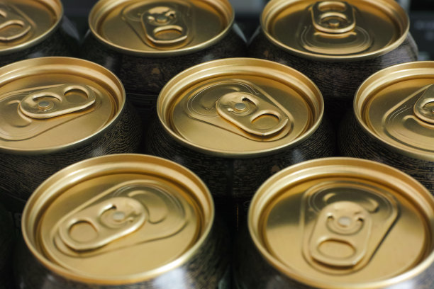 许多啤酒罐的背景图片下载