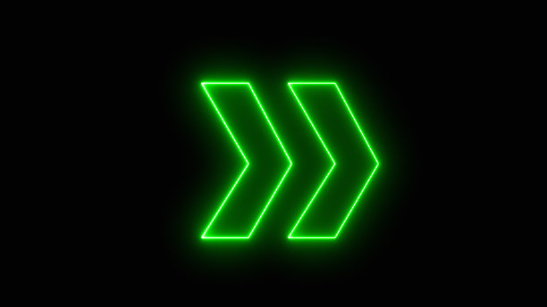 绿色箭头指向右边霓虹灯。方向的概念。正确的夜间霓虹灯发光方向。点亮麻雀的标志。方向指示灯闪烁。三维渲染图片下载