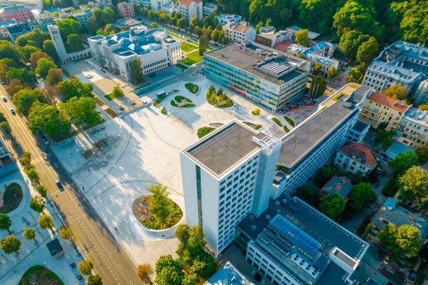 考纳斯市中心的统一广场，欧洲最现代化的广场之一图片下载