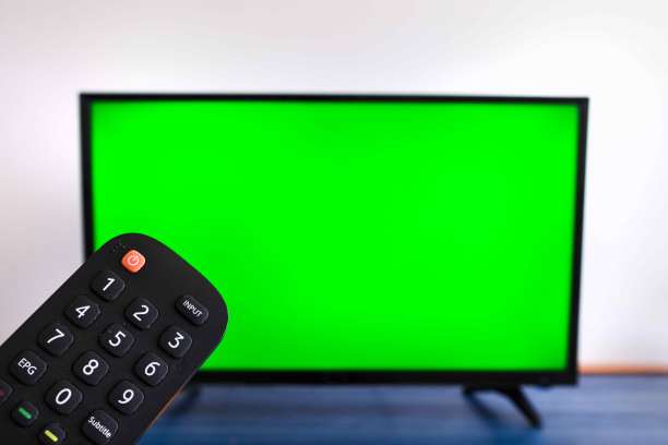 遥控器的对焦照片，背景是绿色屏幕的电视图片下载