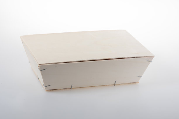 封闭的空箱子，装在小木箱里图片下载