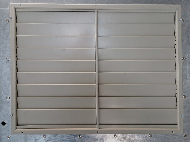 灰色无法兰设计的高品质金属通风格栅，适用于商业、工业等空间的通风换气。这种通风格栅具有自重图片下载