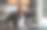 穿着正装的女商人和压力性疼痛，包括背痛、痤疮和其他皮肤问题，如皮疹、荨麻疹。头痛。图片下载