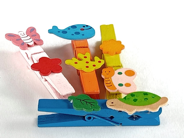 衣夹卡通图案。图片下载