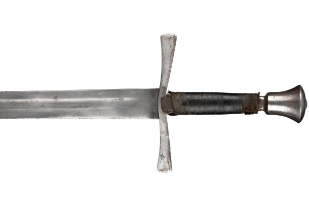 中世纪的剑孤立在白色上。图片下载