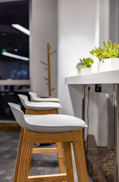 现代办公休息区的高脚凳图片下载