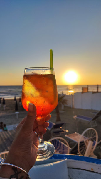 日落鸡尾酒图片下载