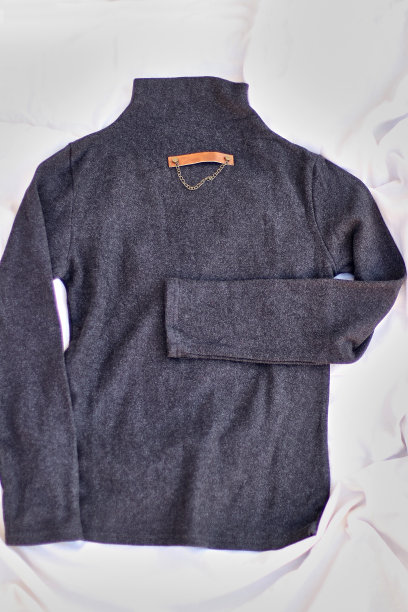 漂亮时尚的彩色夏季衬衫。图片下载