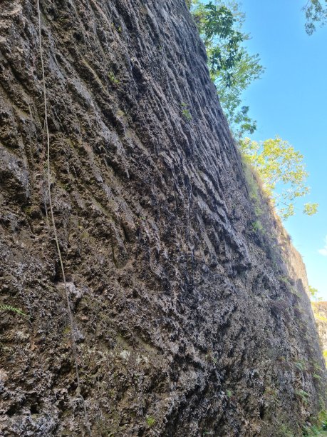 陡峭的悬崖图片下载