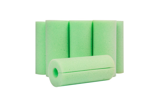 圆形清洁海绵允许安全清洁隔离在白色背部图片下载