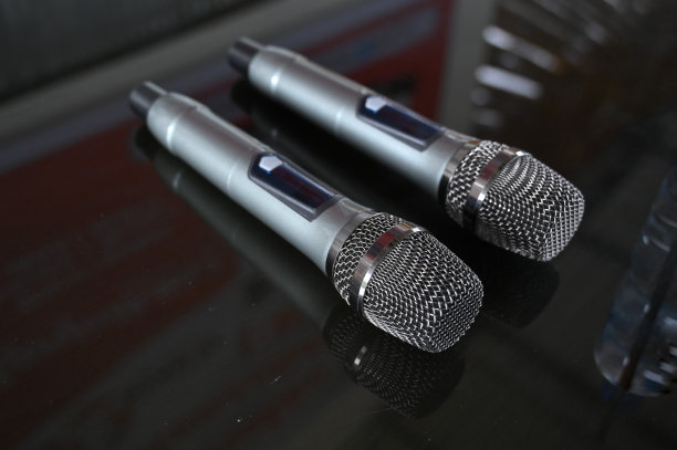 桌上麦克风图片下载